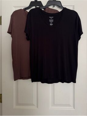 NWOT Nine West Women's V-Neck Short Sleeve Tops Size M